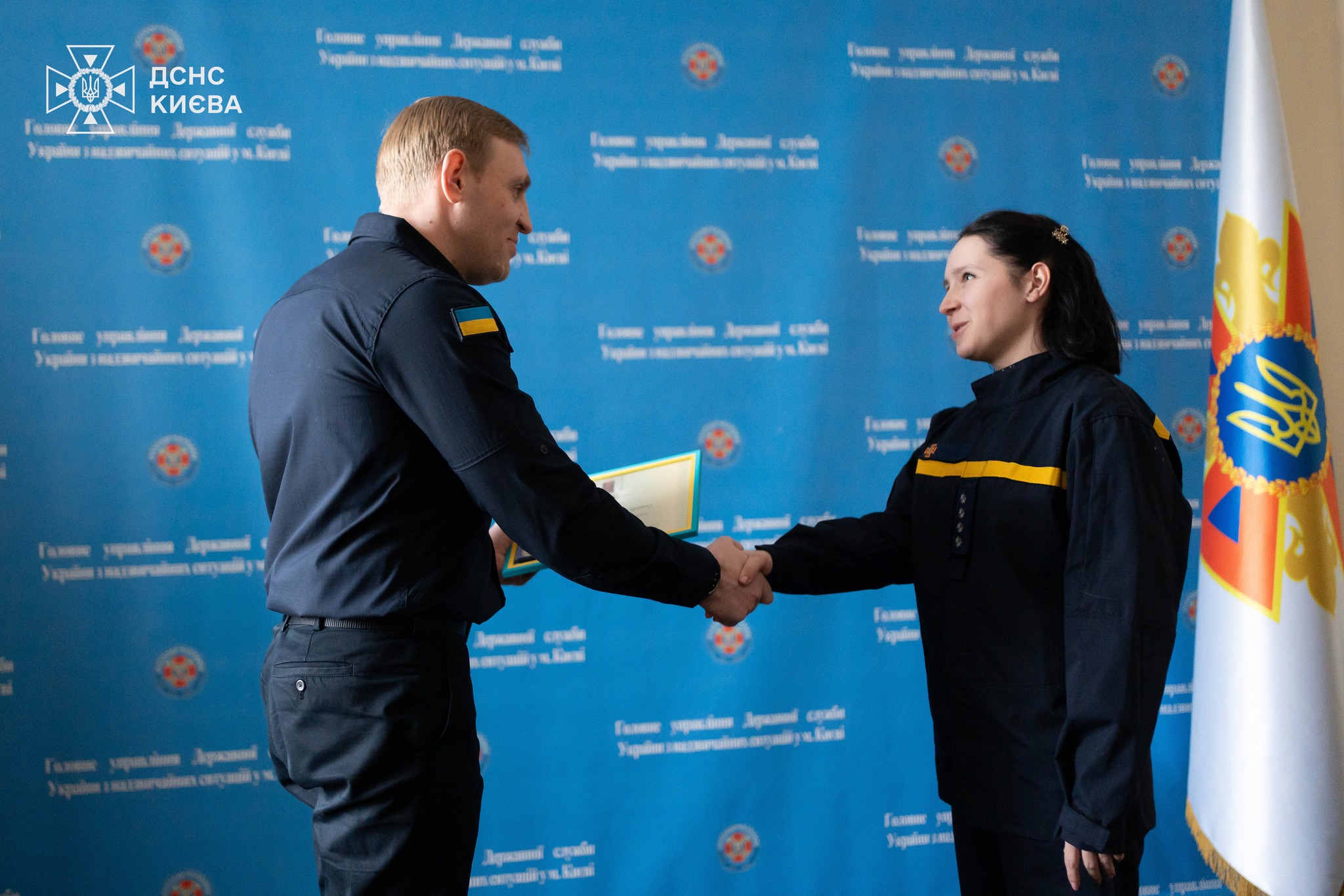 Напередодні Нового року у столиці відзначили київських рятувальників - фото 5