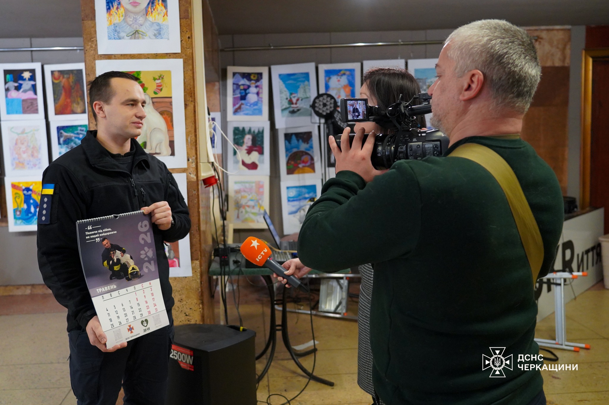Черкаські рятувальники й зооволонтери презентували спільний календар на 2026 рік - фото 2