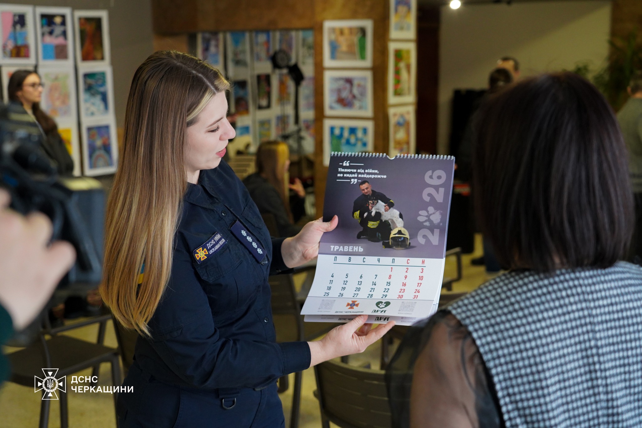 Черкаські рятувальники й зооволонтери презентували спільний календар на 2026 рік - фото 3