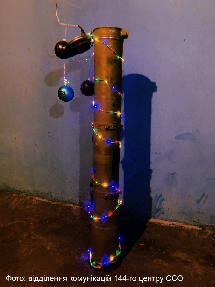 Ялинка, цукерки і мінометний вогонь: як бійці ССО зустрічають Новий рік на фронті - фото 2