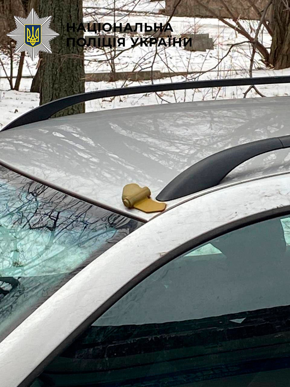 Киянин закріпив на даху автомобіля муляж протипіхотної міни та їздив містом