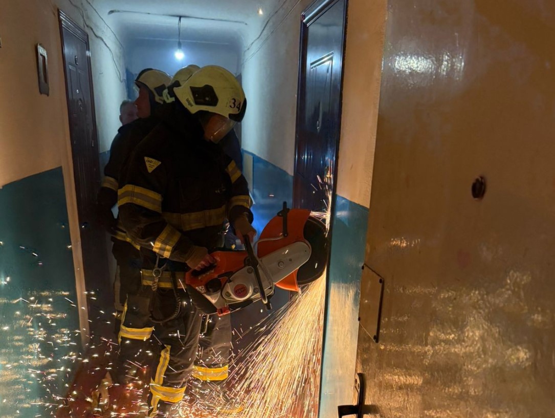 На Львівщині мама залишила у зачиненій квартирі 1,5 місячну і 8-річну дитину. Жінку розшукують - фото 2