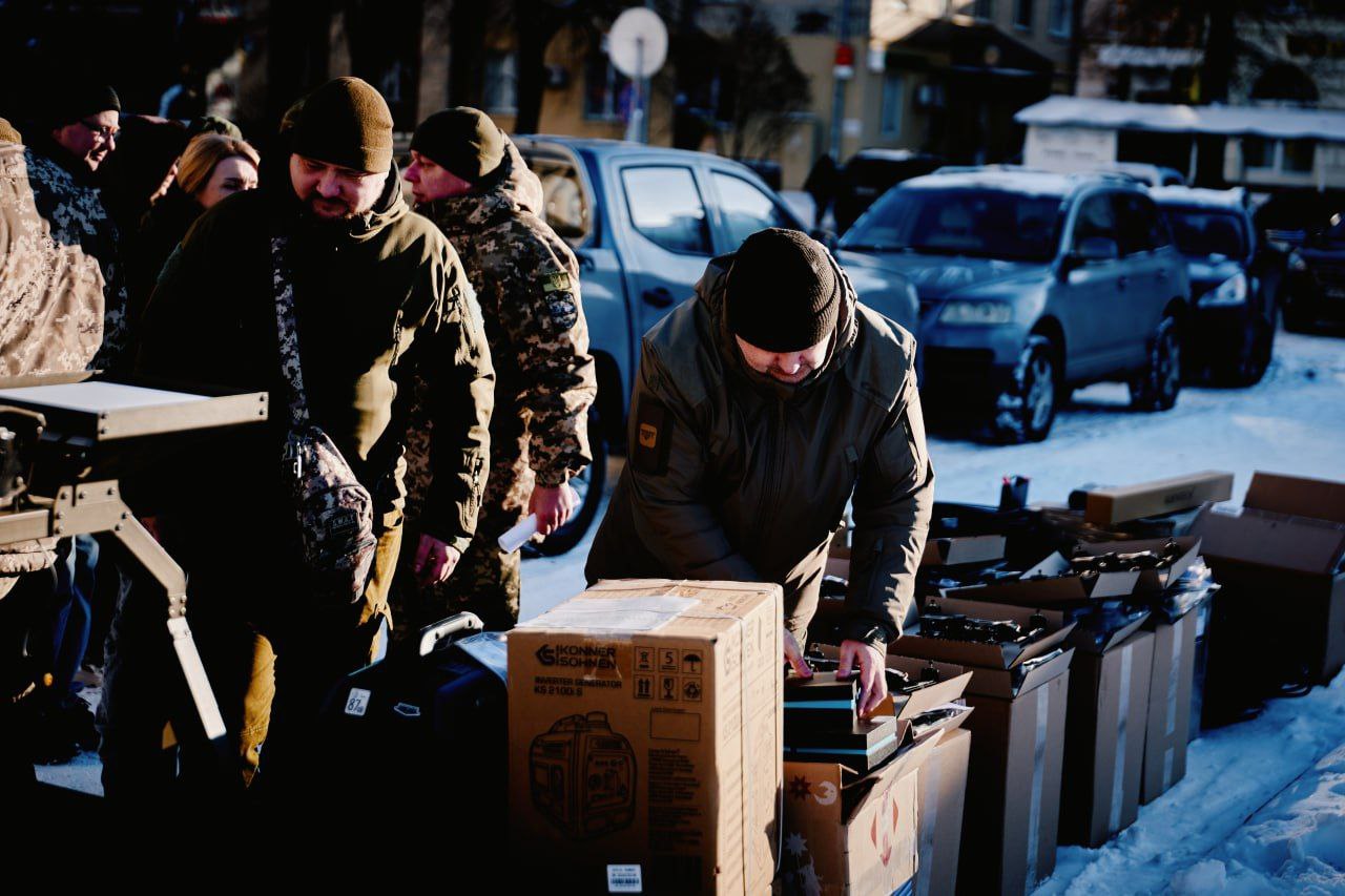 Черкащина передала новорічні подарунки для захисників - фото 3