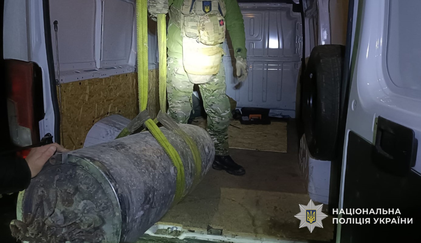 Бойова частина ракети впала біля будинку на Чернігівщині - фото 3