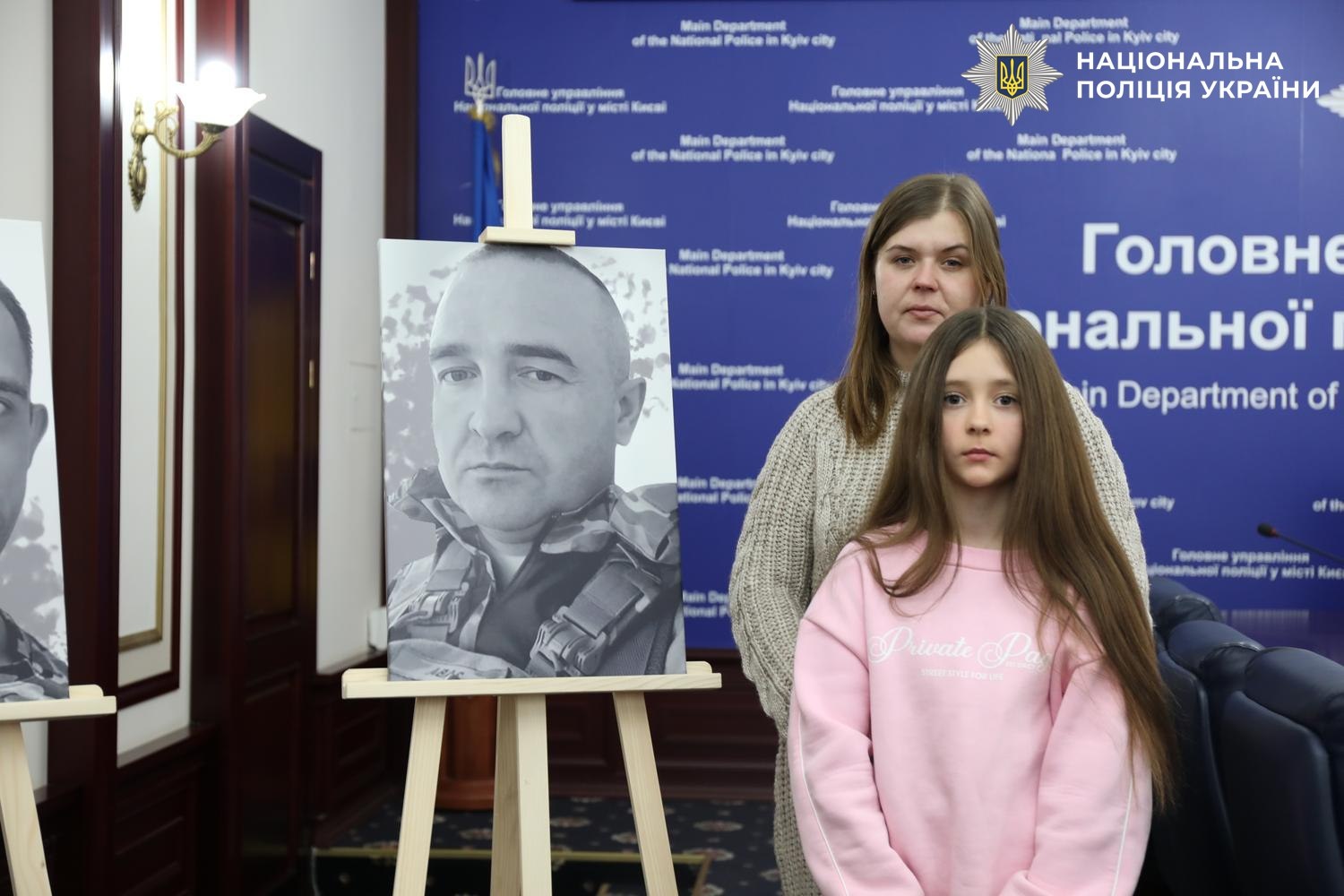 Керівник поліції Києва вручив державні нагороди поліцейським, які захищають країну на фронті та сім’ям загиблих правоохоронців - фото 3