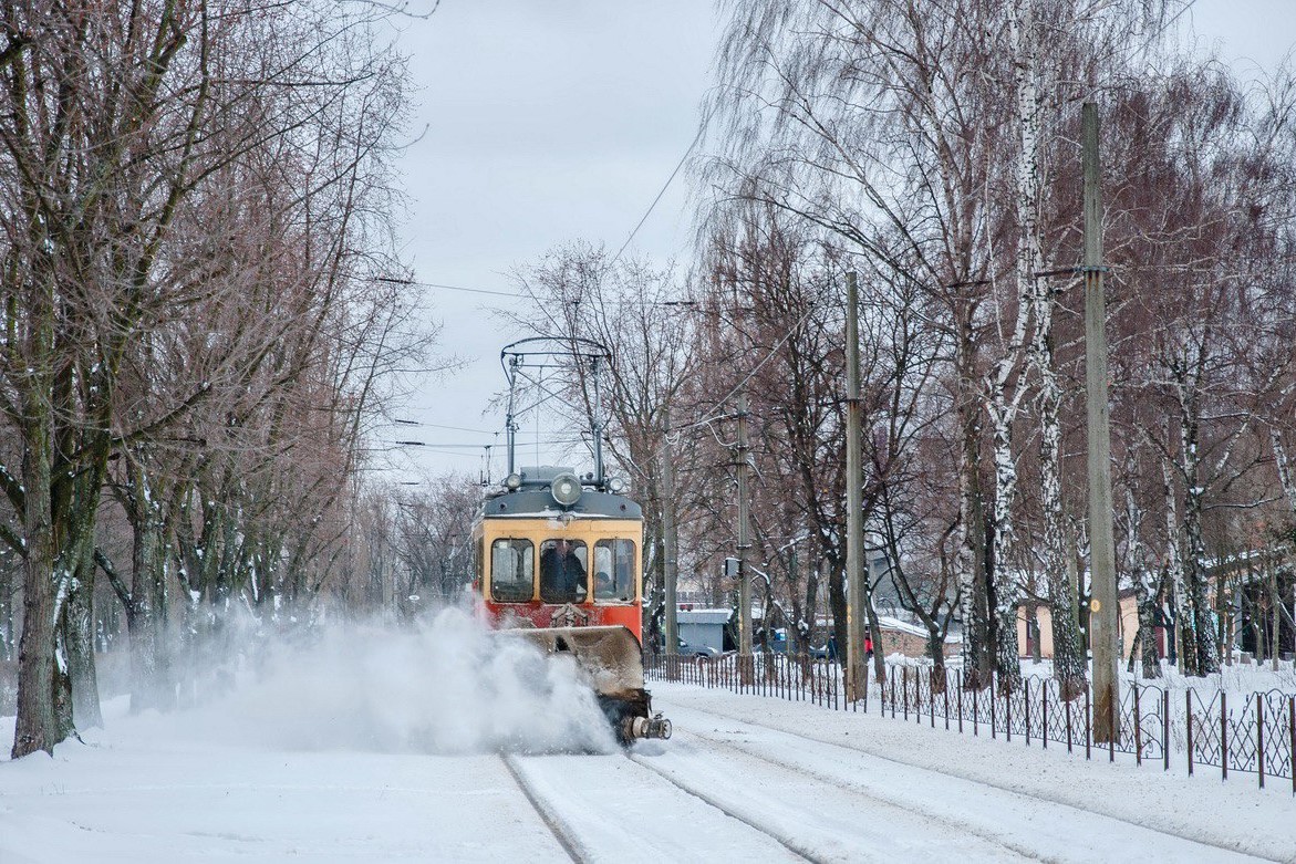 У Києві працюють вагони-снігоочисники для забезпечення безперебійного руху трамваїв - фото 2
