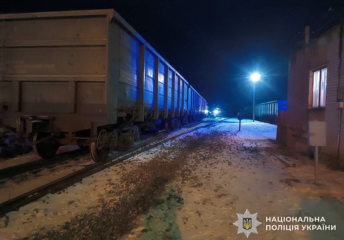 Автомобіль BMW зіткнувся з локомотивом на Львівщині: загинула пасажирка - фото 2