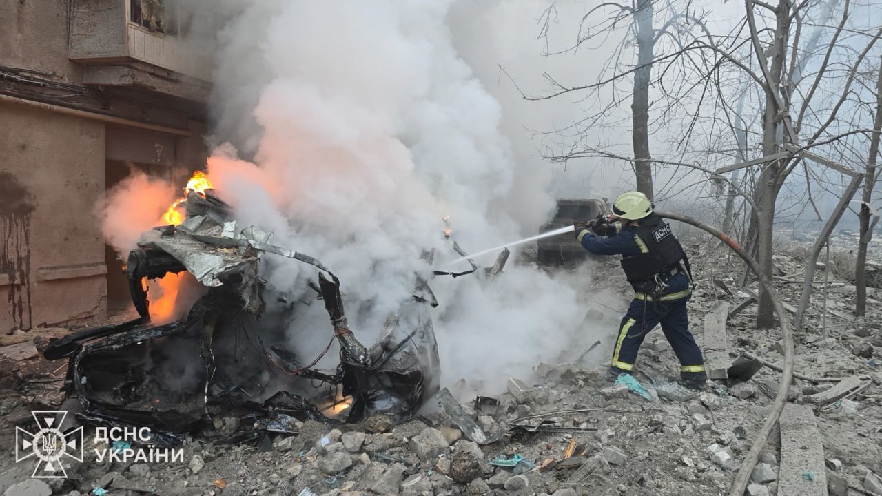 Дві ракети зруйнували п’ятиповерховий будинок у Харкові - фото 6