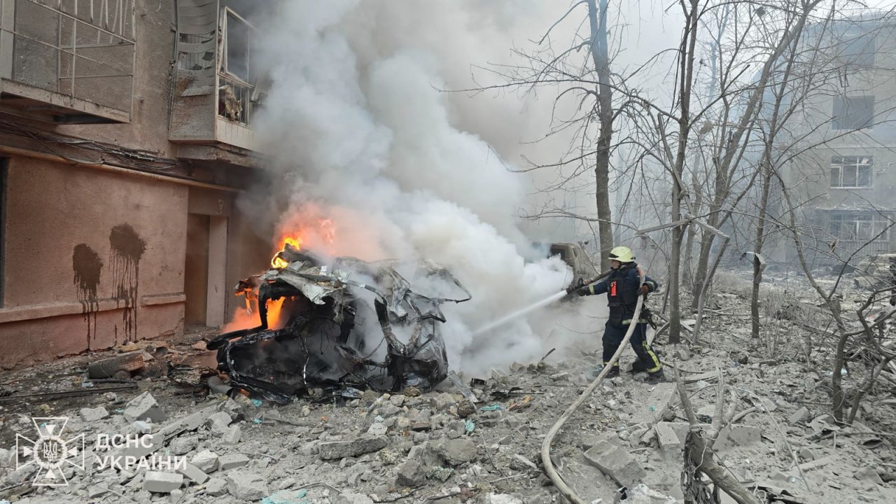 Дві ракети зруйнували п’ятиповерховий будинок у Харкові - фото 2