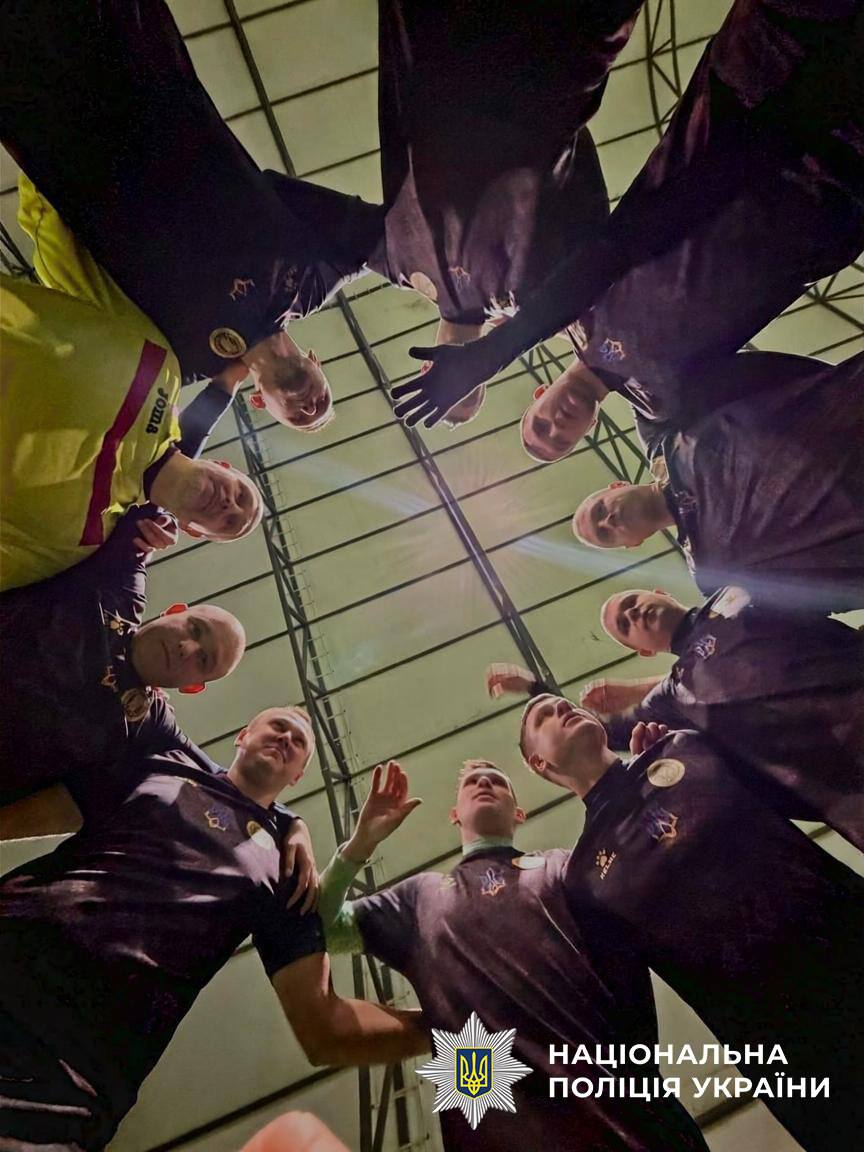 Поліцейські Києва перемогли у турнірі з мініфутболу серед військових і ветеранів - фото 4