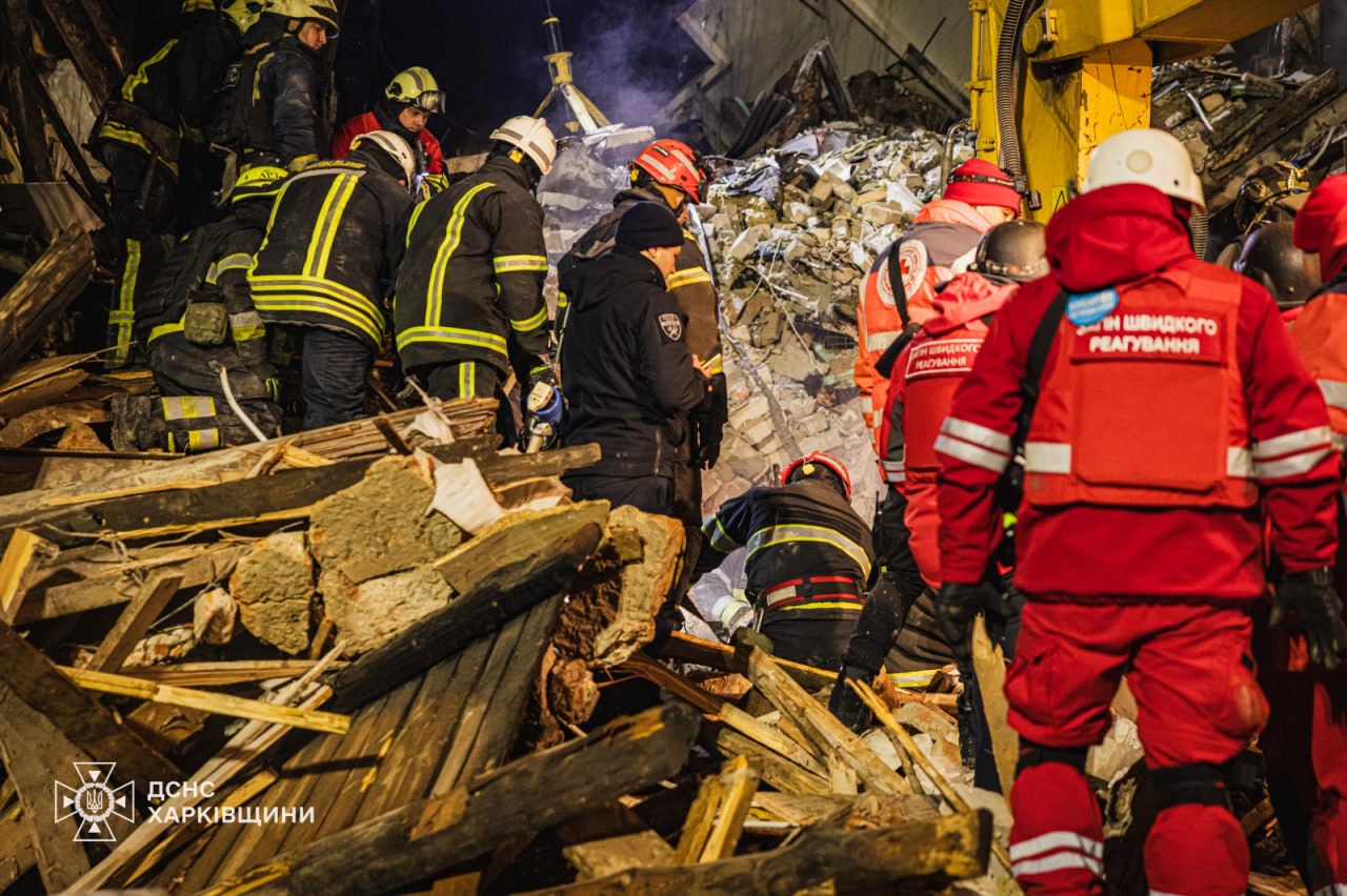 Тіло мами загиблого 3-річного хлопчика дістали з-під завалів у Харкові