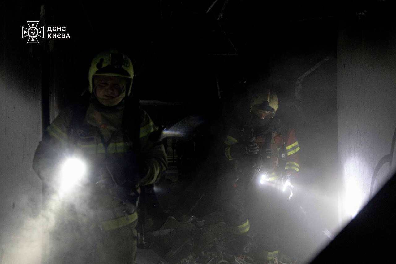 У Києві БпЛА влучив у приватну клініку: є загиблий та постраждалі