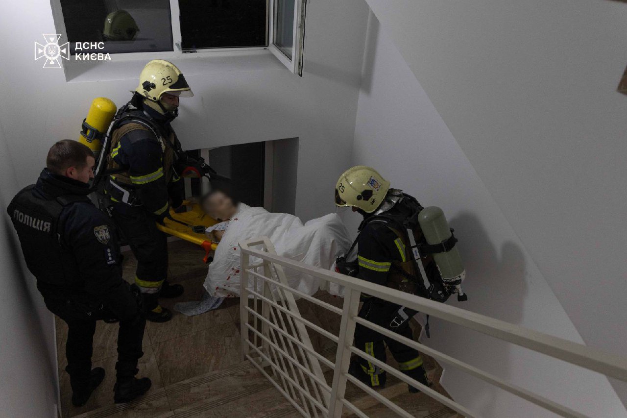 У Києві БпЛА влучив у приватну клініку: є загиблий та постраждалі - фото 5