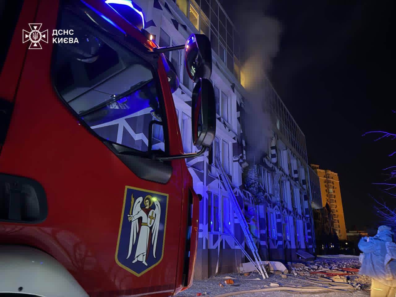 У Києві дрон влучив в приватну лікарню «Медіком» на Оболоні - фото 2