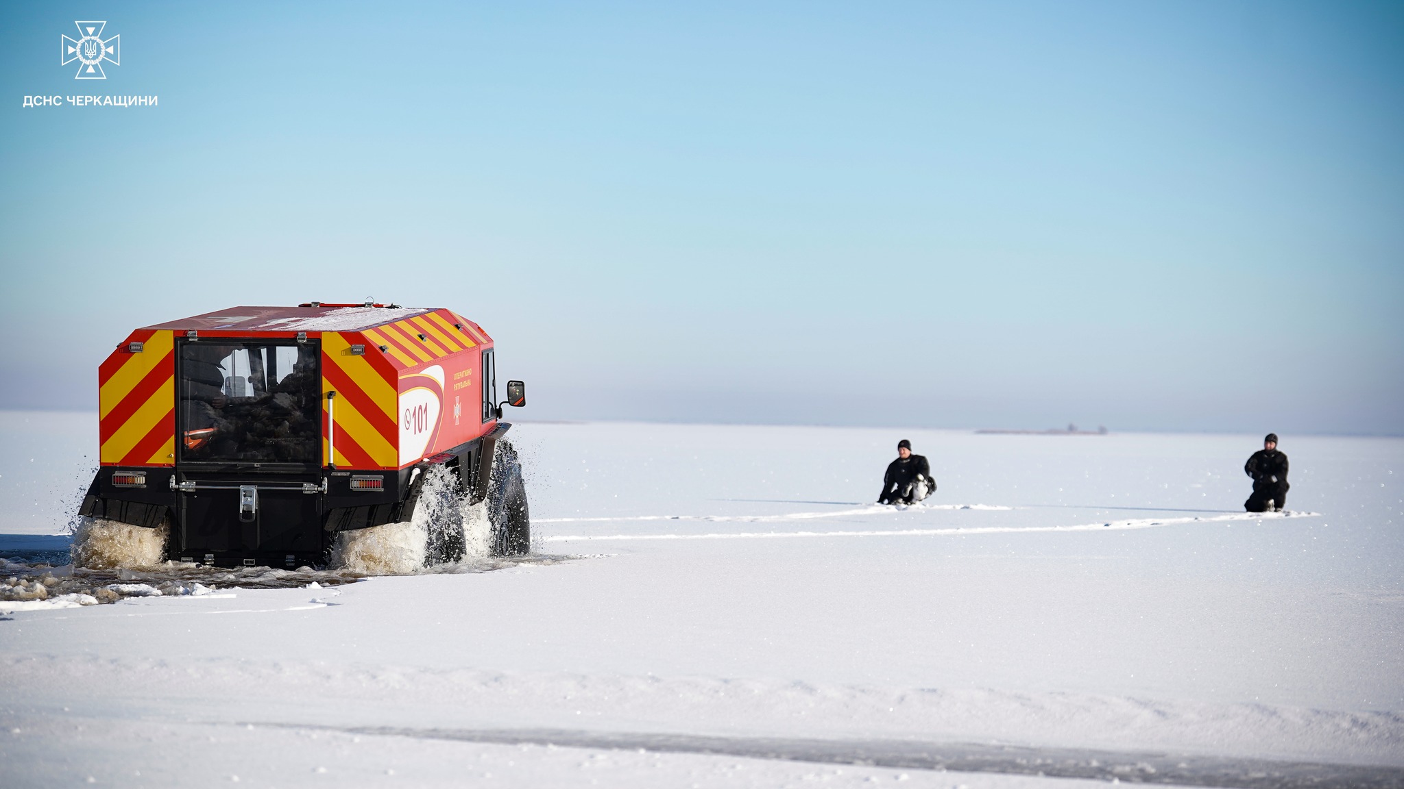Черкаські рятувальники удосконалюють навички порятунку на льоду - фото 2