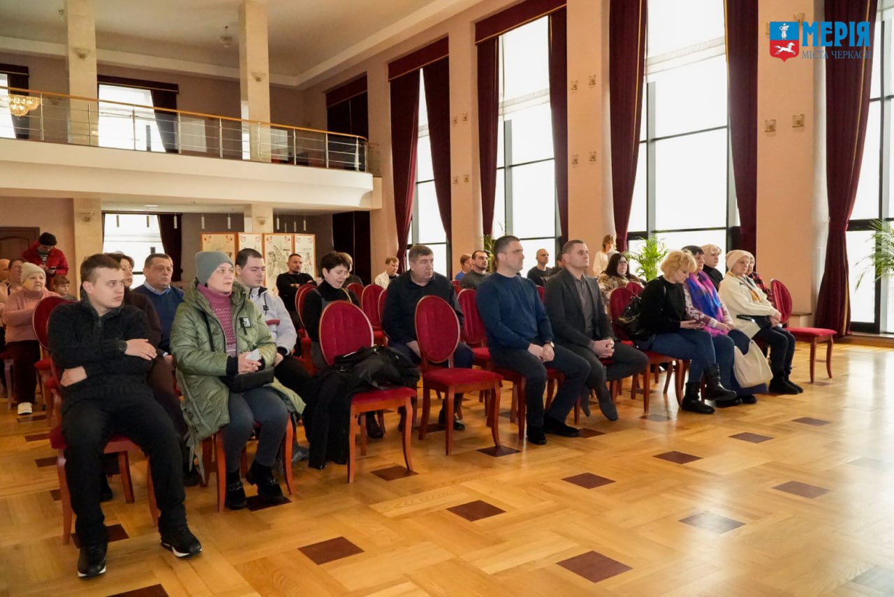 У Черкасах вручили державні відзнаки військовослужбовцям та родинам загиблих захисників - фото 3