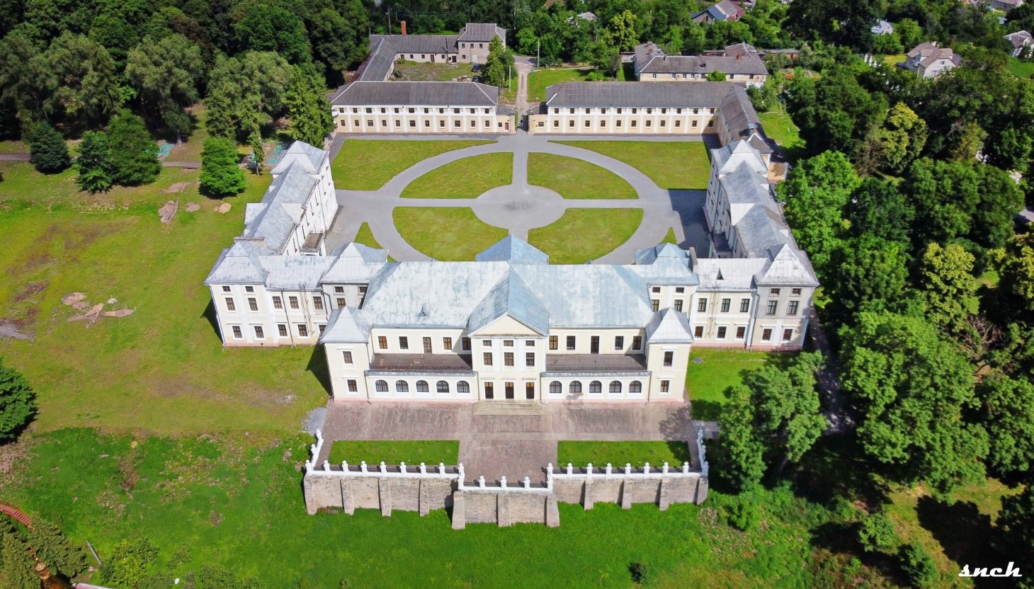 Величні садиби і палаци України. Фото