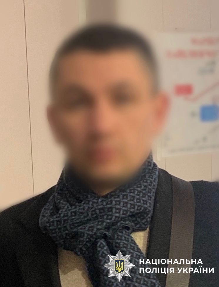 У Києві чоловік ходив по супермаркету з муляжем автомата