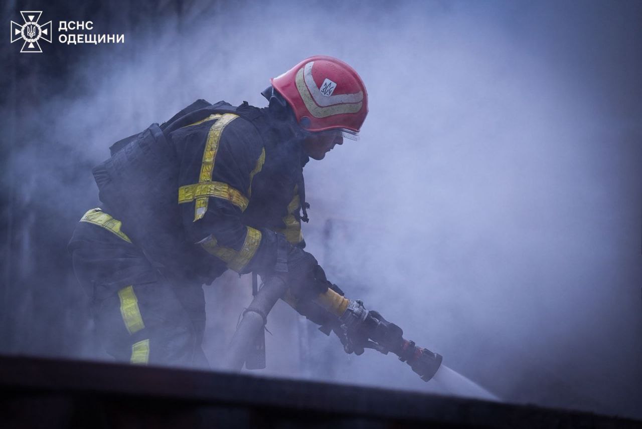 Росія вбила двох людей під час обстрілу Одещини - фото 2
