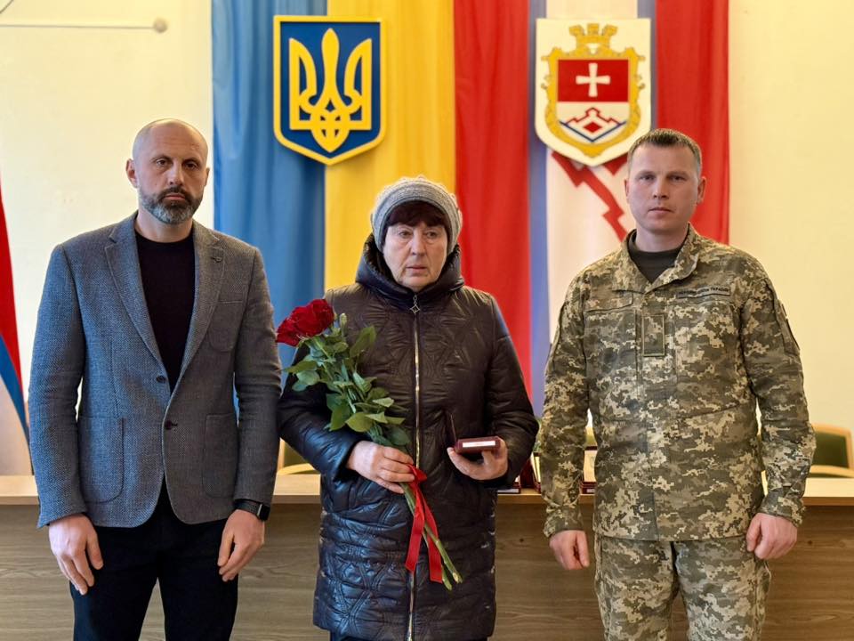На Вінниччині передали нагороди родинам 8 полеглих воїнів - фото 18
