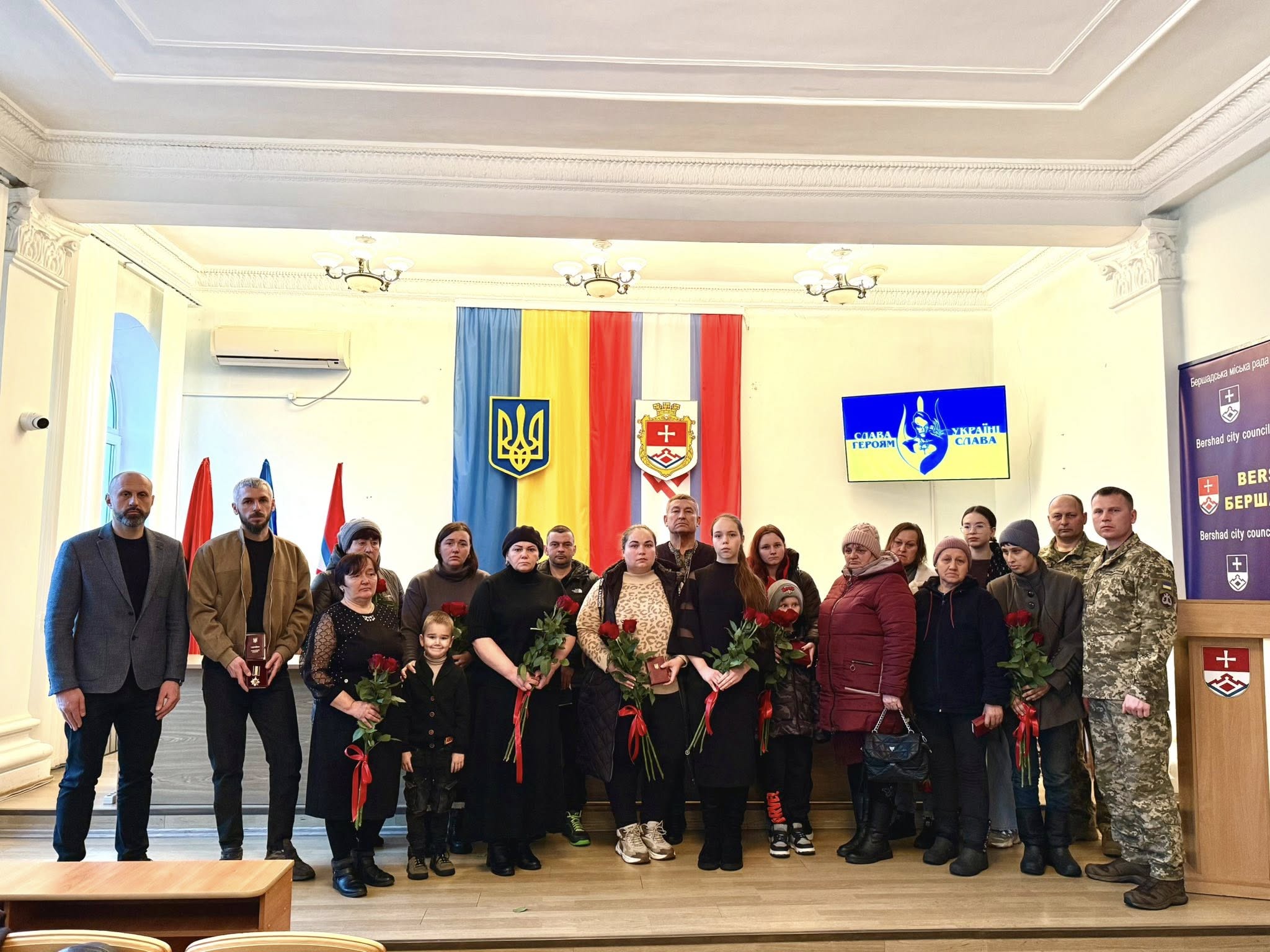 На Вінниччині передали нагороди родинам 8 полеглих воїнів - фото 22