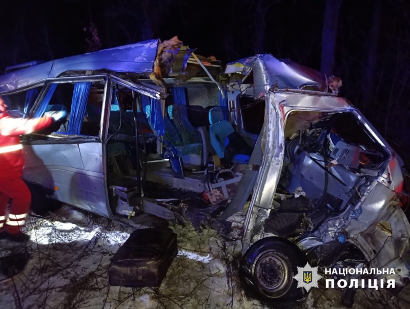 Автобус врізався у вантажівку: 19-річна черкащанка загинула під час реанімації, ще один житель Черкащини госпіталізований