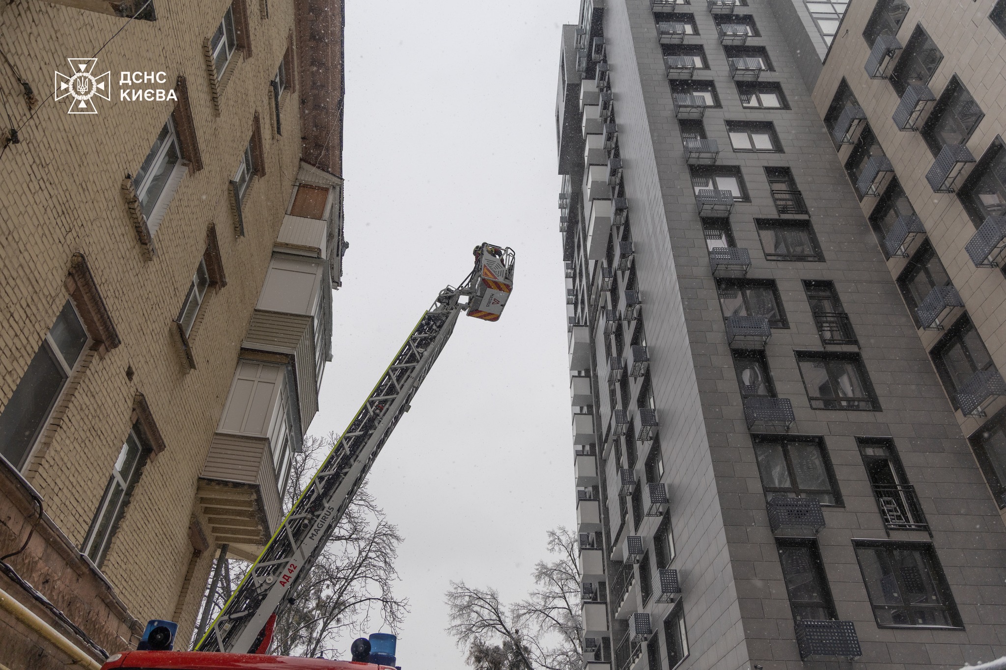 У Шевченківському районі Києва під час пожежі врятували 5 людей - фото 2