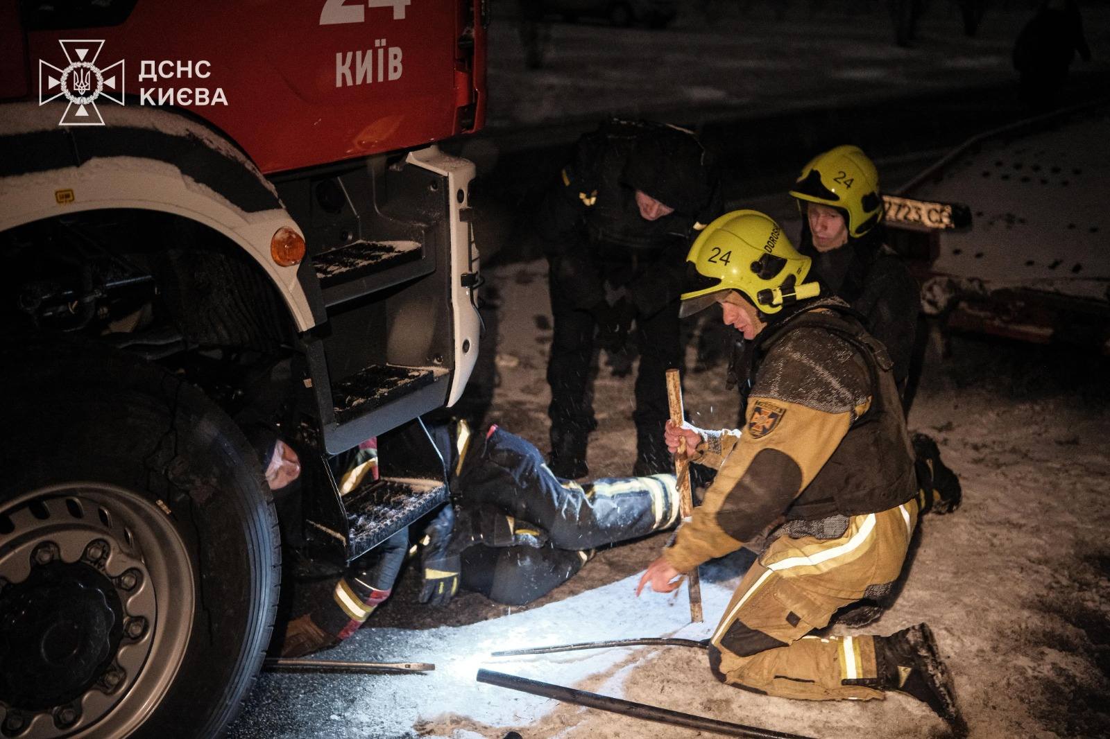 У Мукачеві поліцейська Юлія врятувала трьох цуценят і шукає їм домівку - фото 3