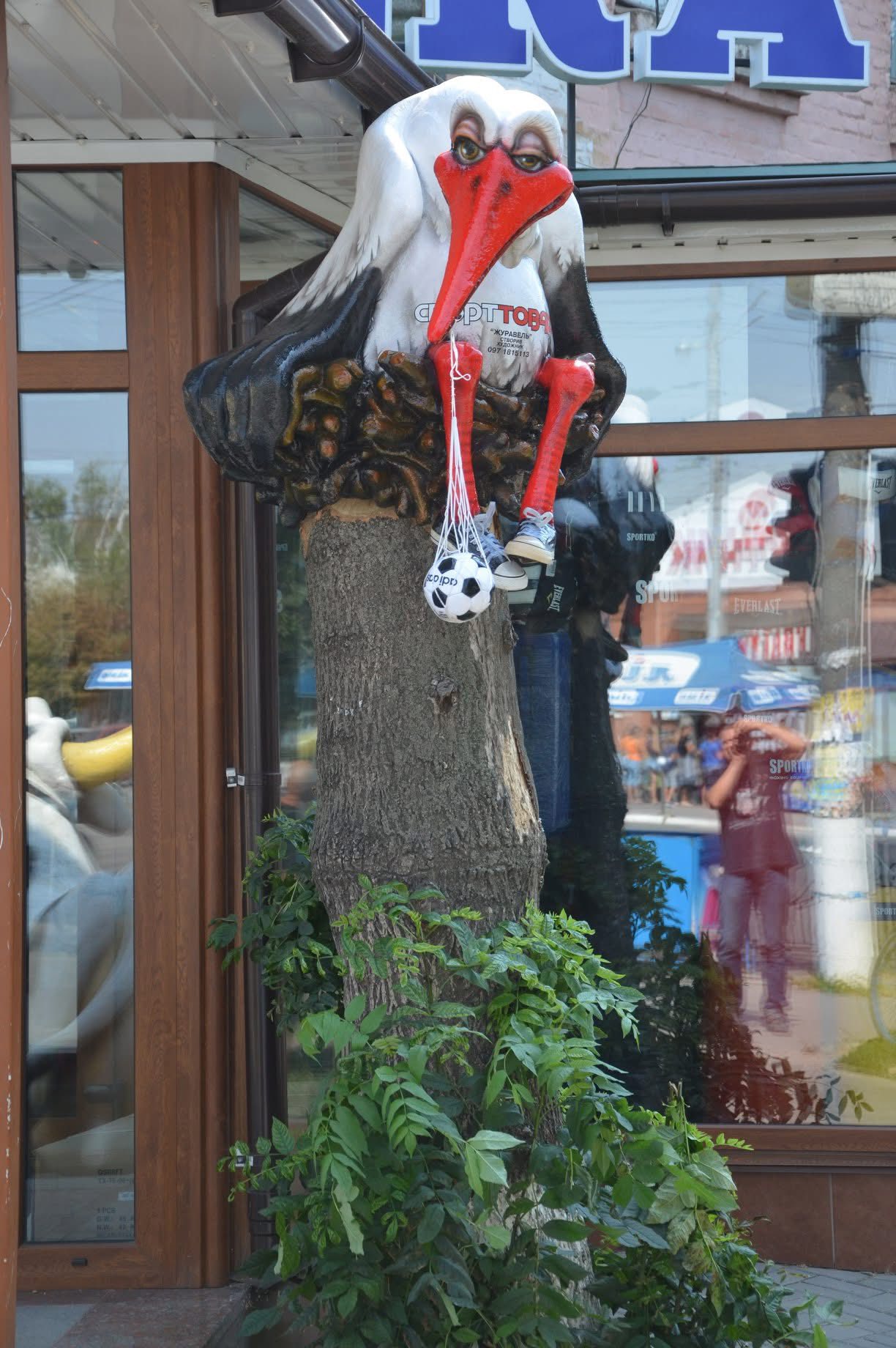 Воїн та автор артоб'єкта «Я люблю Вінницю» зробив скульптуру коня зі снігу - фото 7