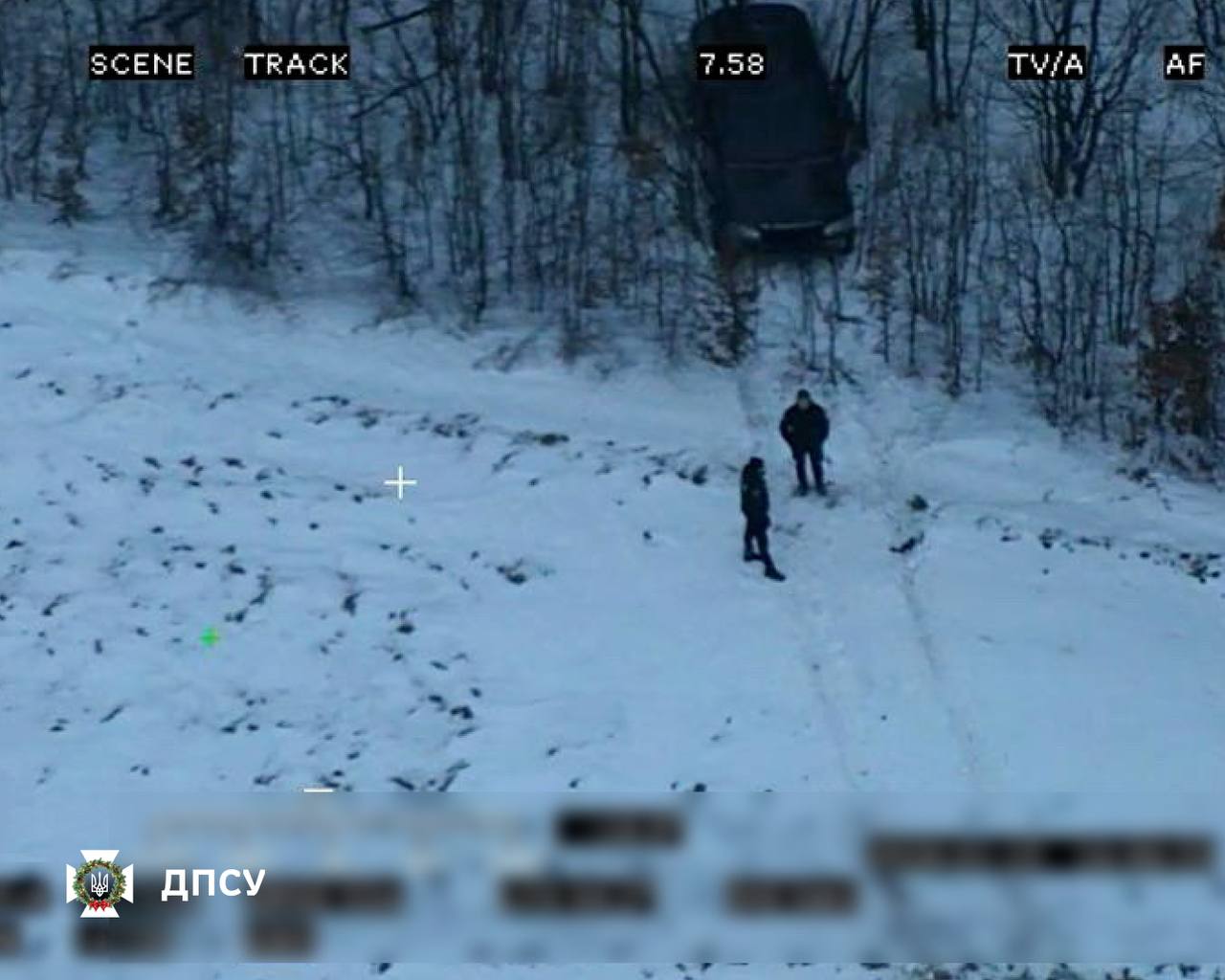 На Буковині водій Range Rover наїхав на прикордонника, коли намагався незаконно вивезти людей до Румунії