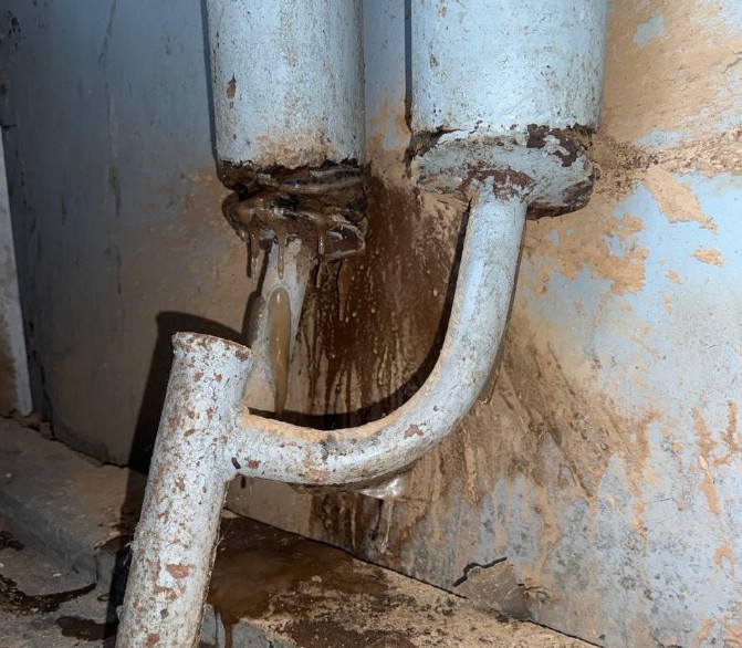 Порозривало труби: кияни показують наслідки відключень електрики та опалення - фото 2