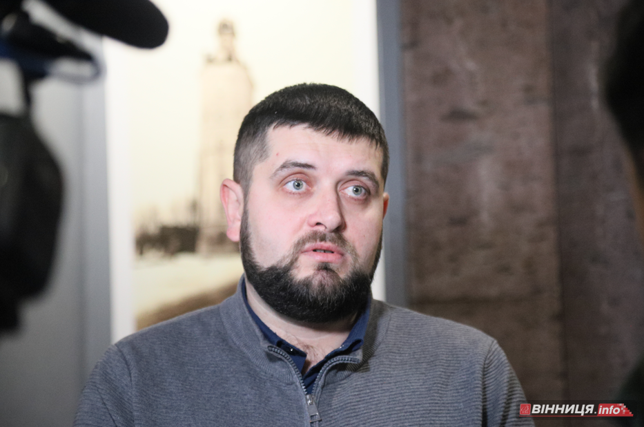 Знищення храмів, РПЦ й пропаганда війни: виставку «Церковний рашизм» відкрили у Вінниці