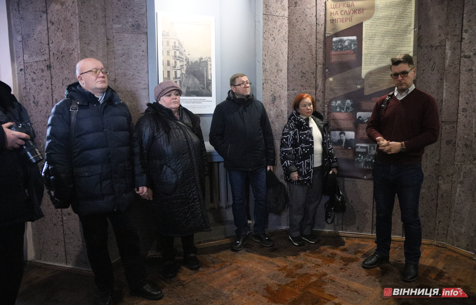 Знищення храмів, РПЦ й пропаганда війни: виставку «Церковний рашизм» відкрили у Вінниці - фото 6