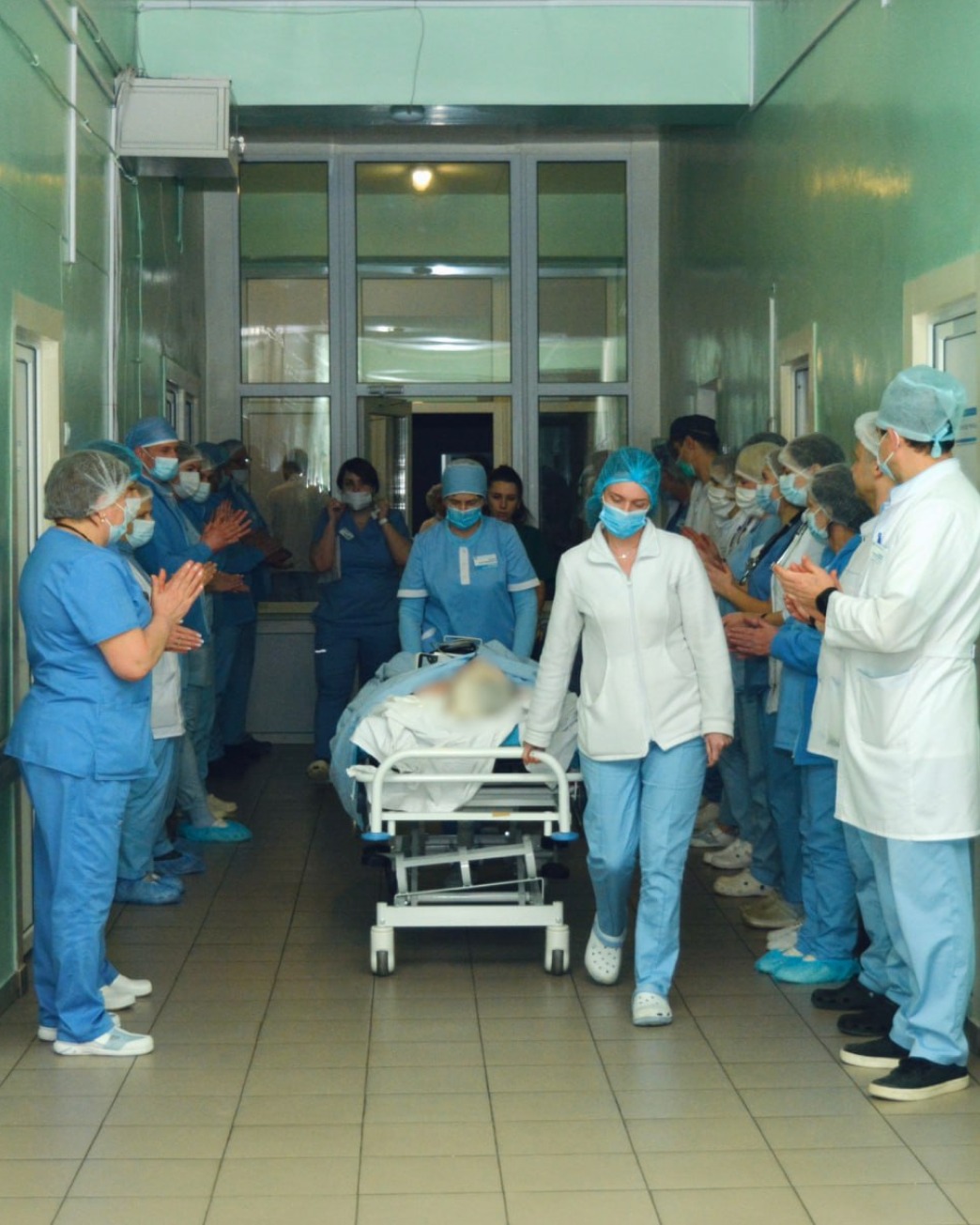 Команда столичних та запорізьких медиків врятувала чоловіка, який чекав на донорське серце