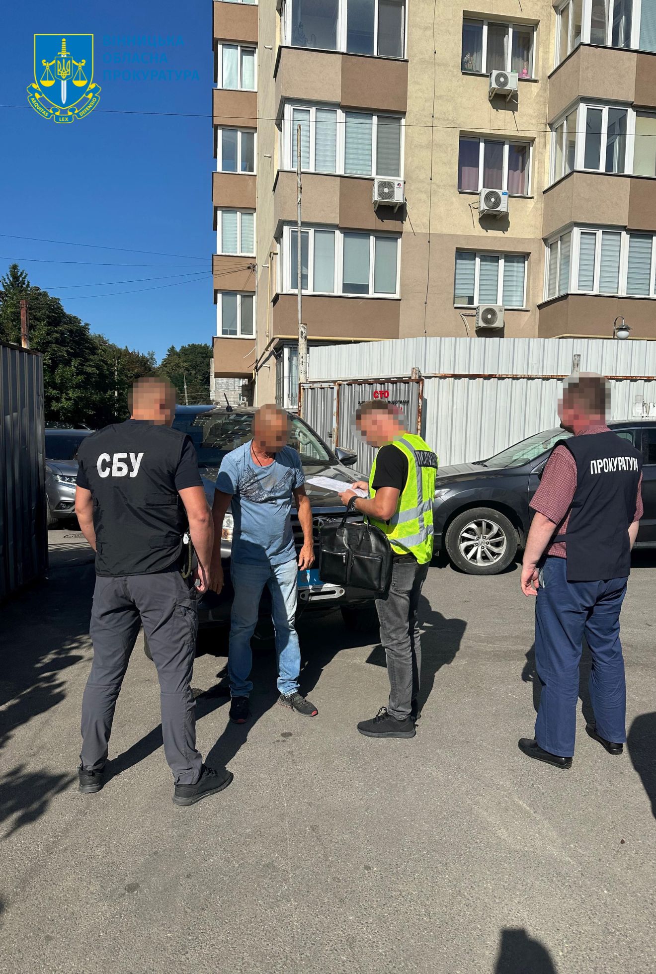 Судитимуть керівницю благодійної організації за торгівлю авто для ЗСУ у Вінниці