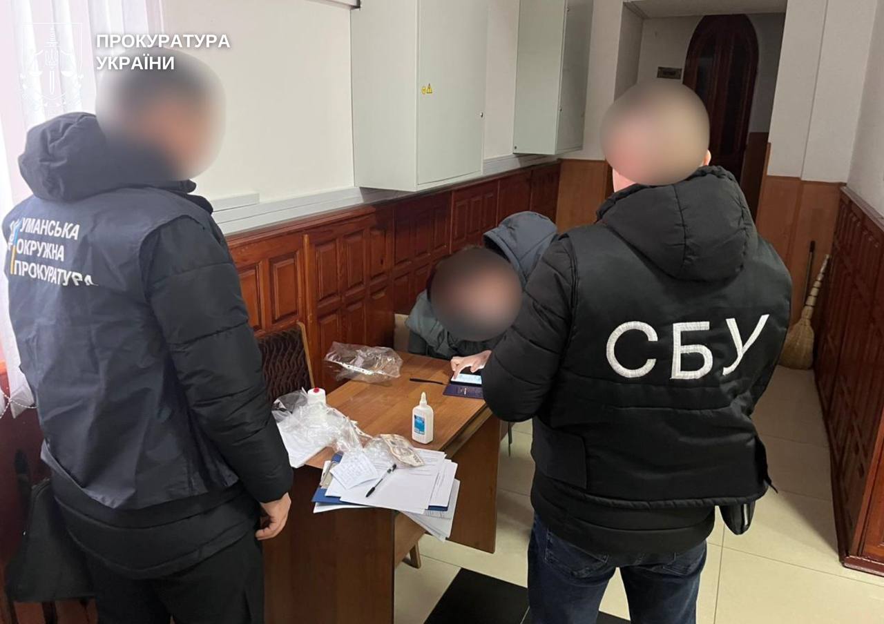 В Умані затримали заступницю декана університету, яка за гроші «рятувала» від мобілізації