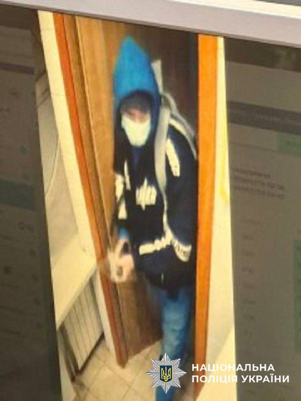 У Києві затримали чоловіка, який з іграшковим пістолетом намагався пограбувати пункти обміну валют