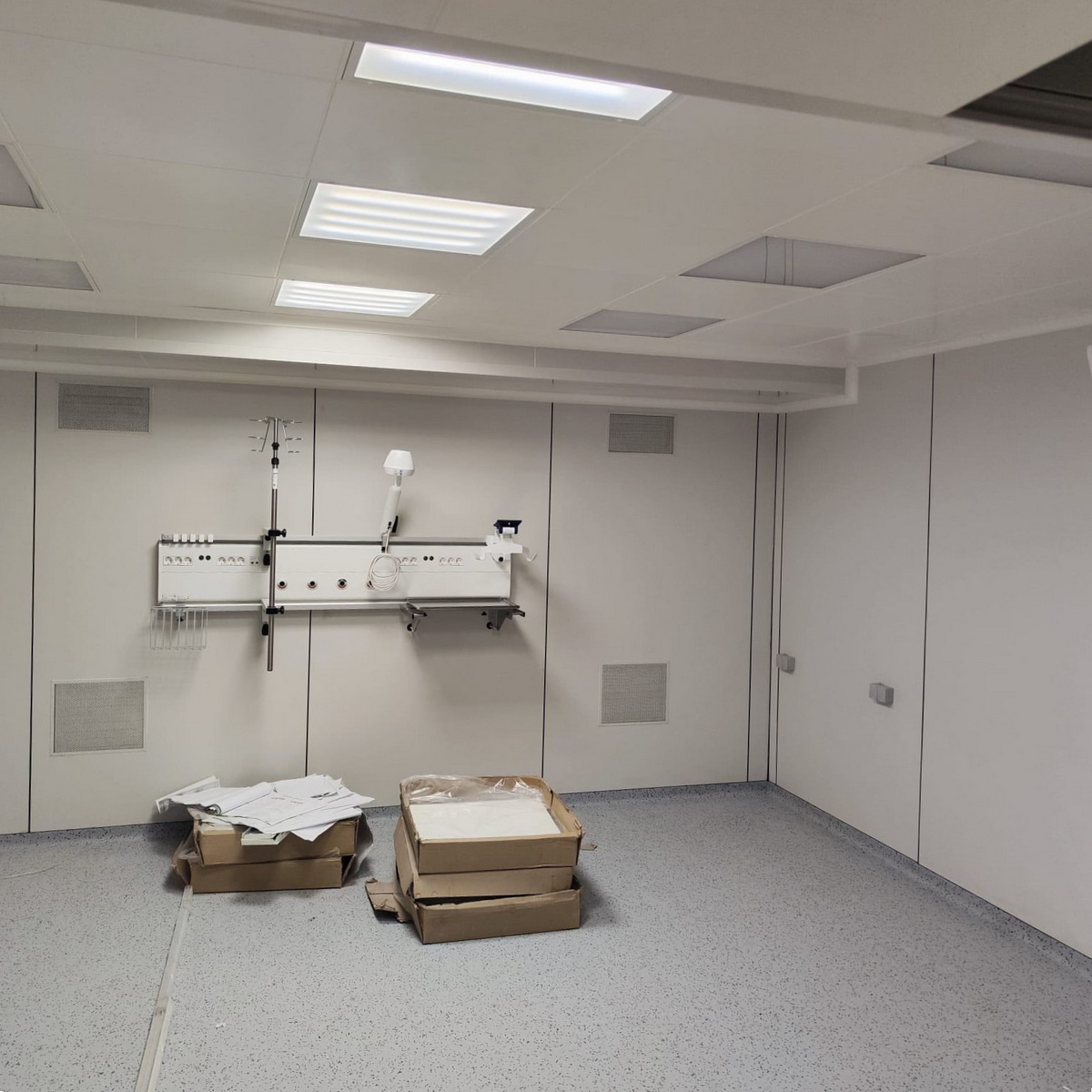 У Вінницькій обласній лікарні імені Пирогова відремонтували приймальне відділення - фото 4