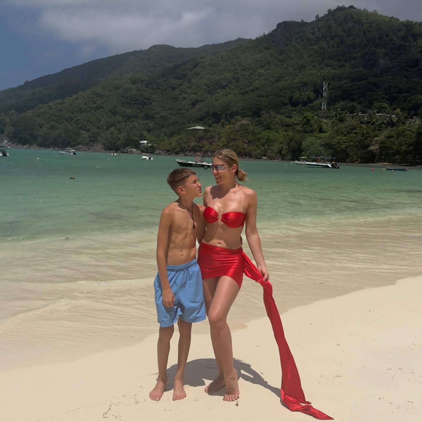 Відома черкащанка Альона Омаргалієва відпочиває на Сейшельських островах