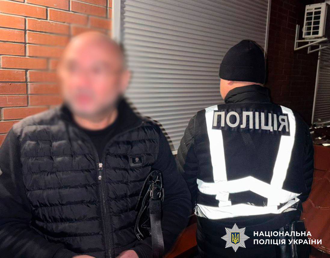 У Києві судитимуть шахраїв, які видавали себе за волонтерів та привласнили 9 квартир - фото 4