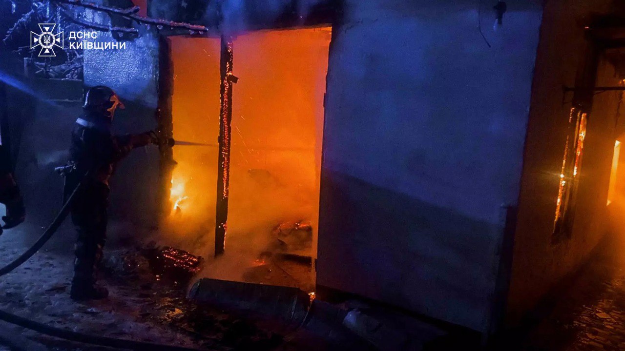 На Київщині під час пожежі постраждав чоловік