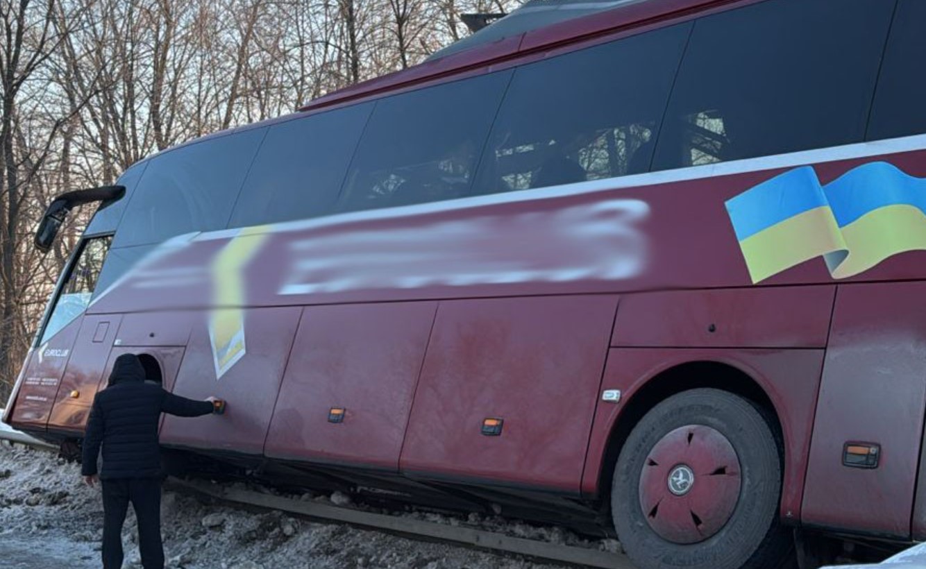 Автобус, який їхав з Відня, потрапив у ДТП на Львівщині - фото 4