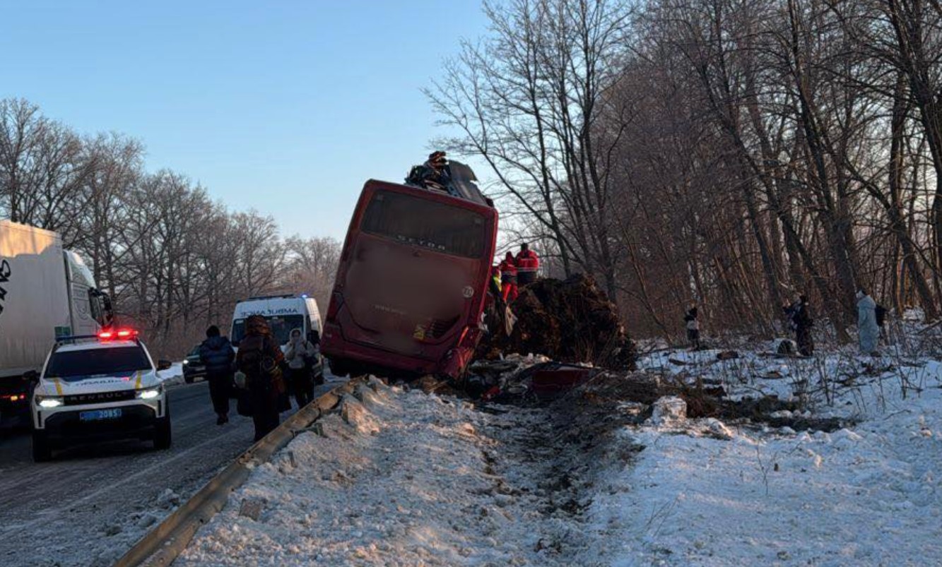 Автобус, який їхав з Відня, потрапив у ДТП на Львівщині
