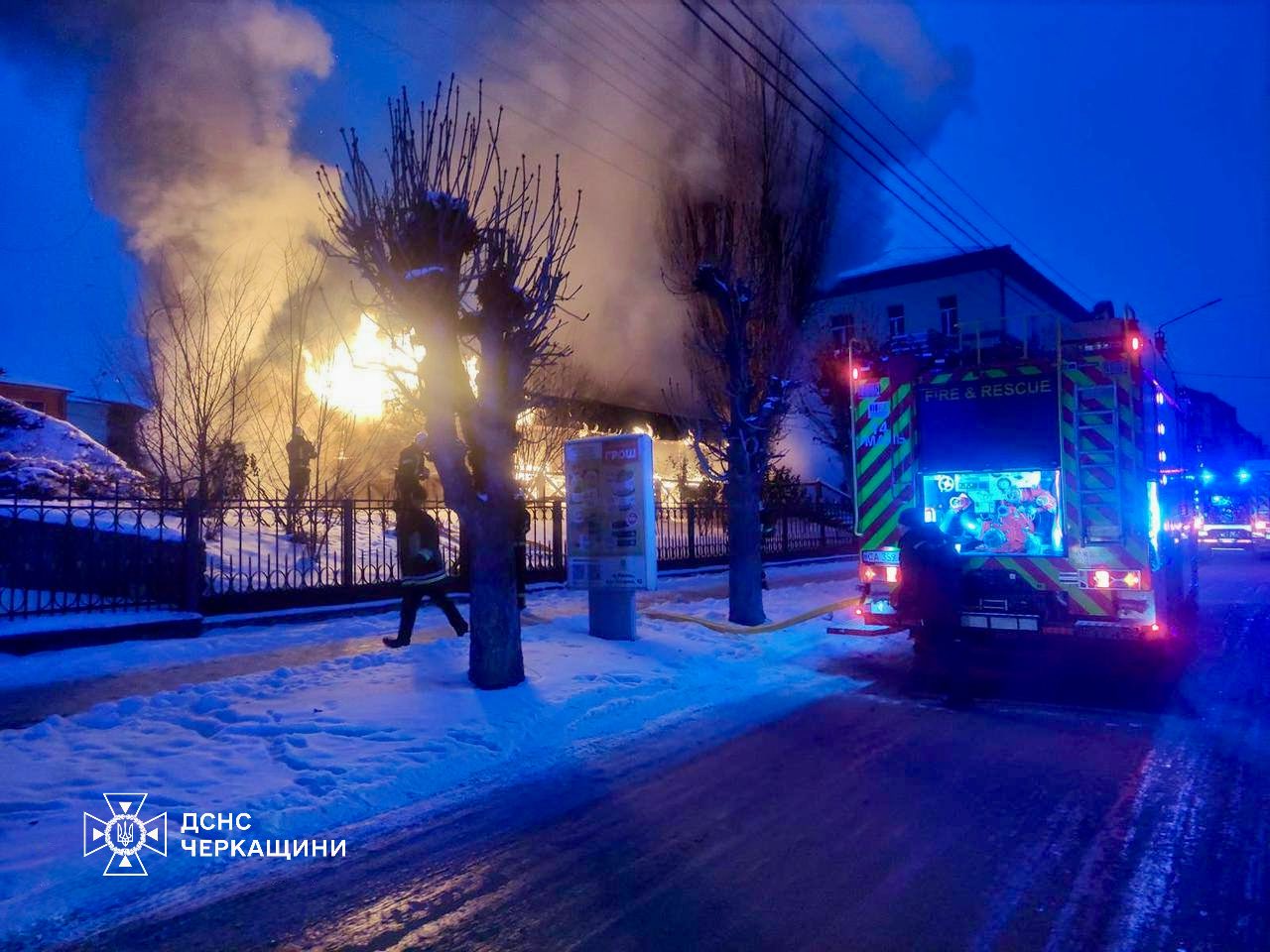 В Умані згорів літній майданчик ресторану - фото 3