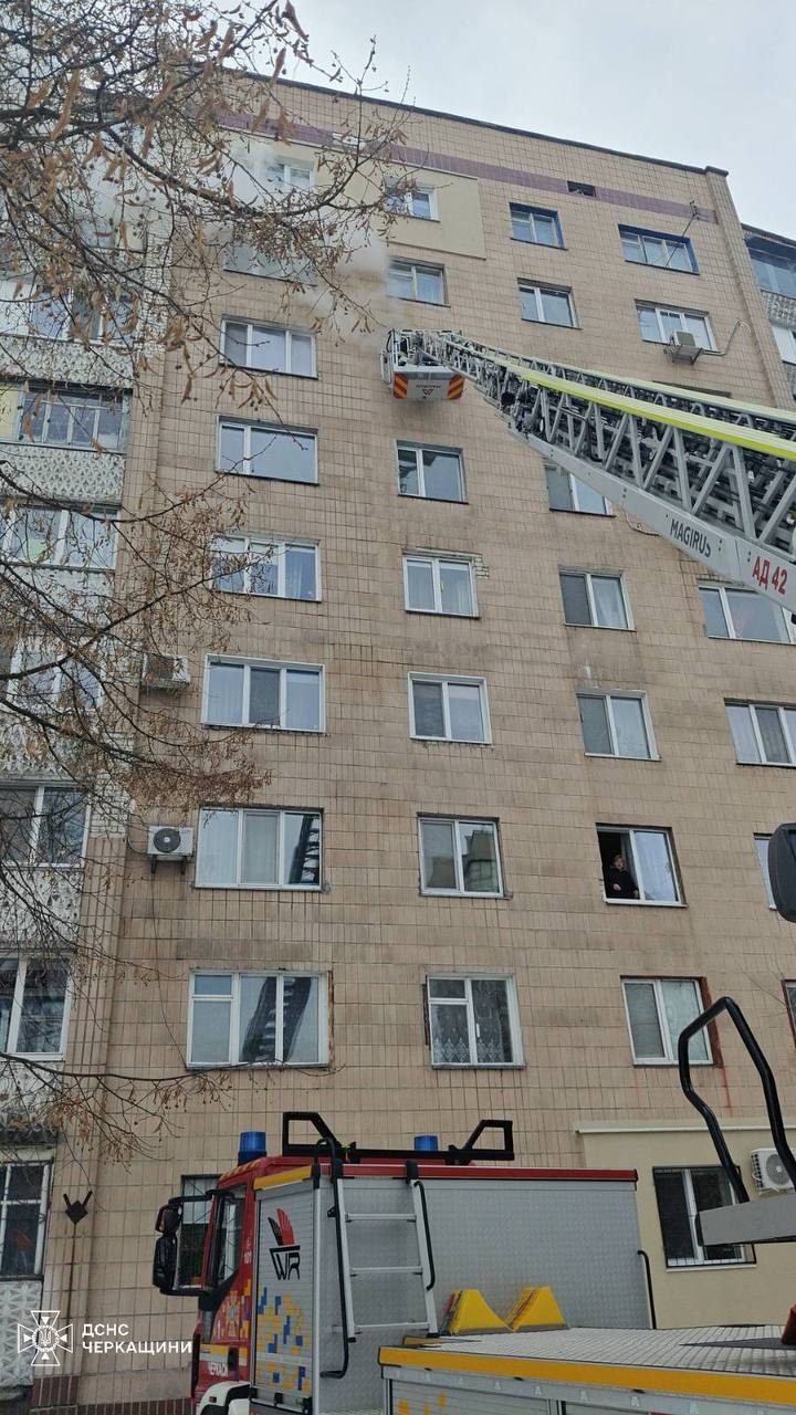 У Черкасах горіла квартира на 7 поверсі