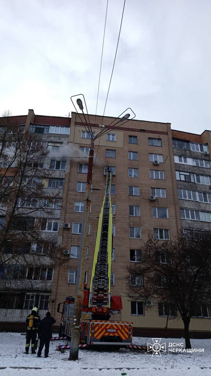 У Черкасах горіла квартира на 7 поверсі - фото 2