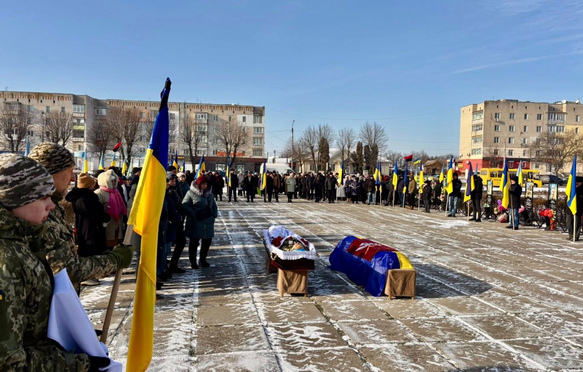 У Чорнобаївській громаді попрощалися із військовим Андрієм Осьмачком - фото 3