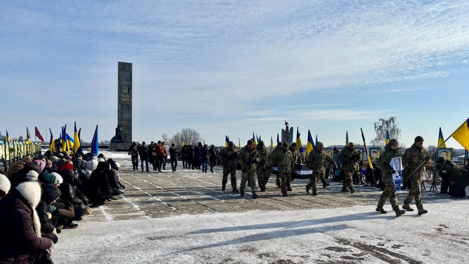 У Чорнобаївській громаді попрощалися із військовим Андрієм Осьмачком - фото 6
