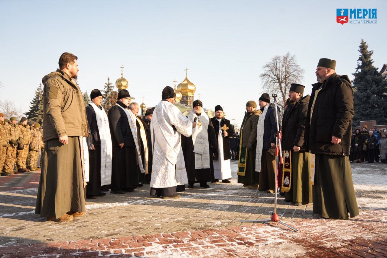 У Черкасах вшанували пам’ять оборонців Донецького аеропорту. Фото - фото 6