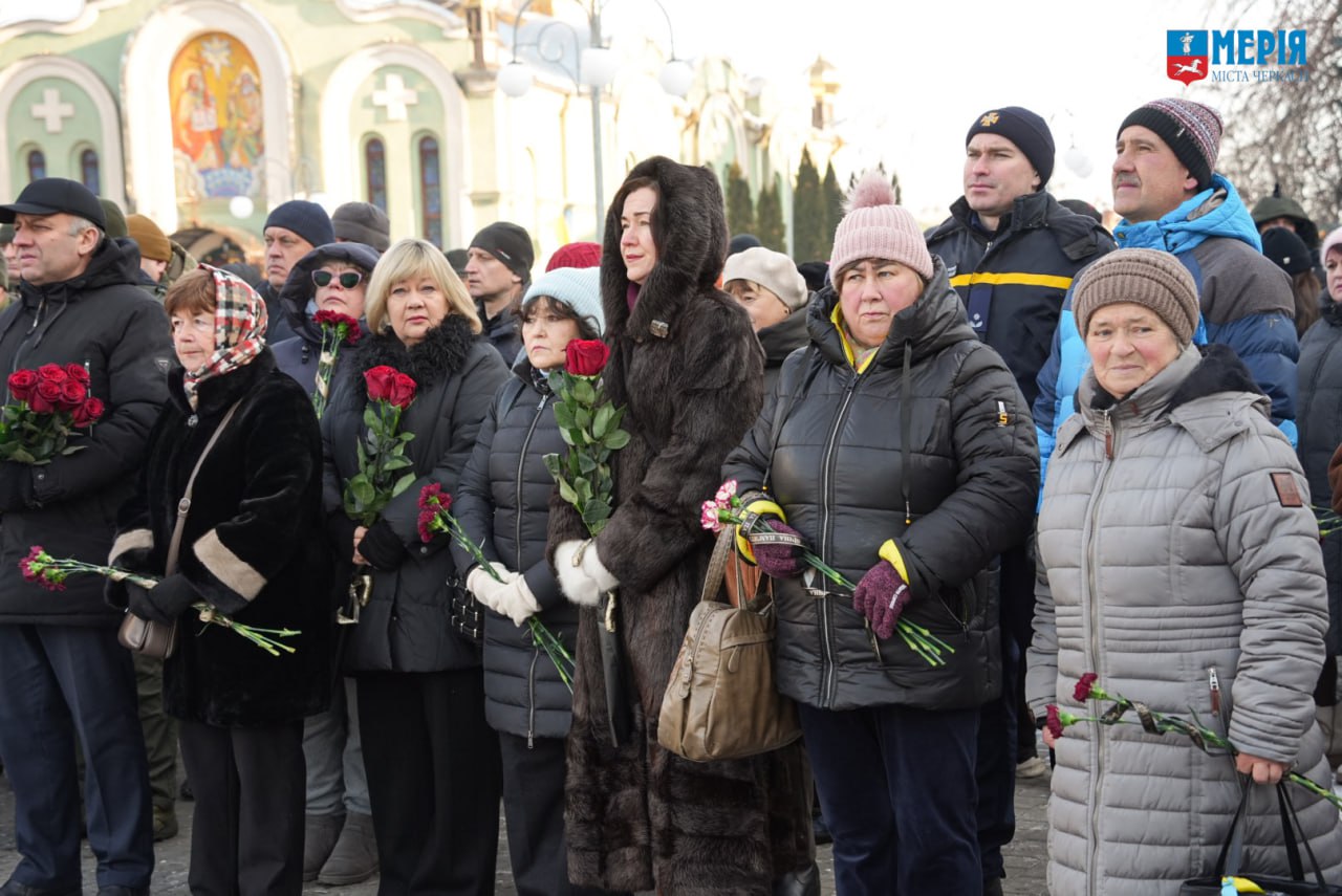 У Черкасах вшанували пам’ять оборонців Донецького аеропорту. Фото - фото 8